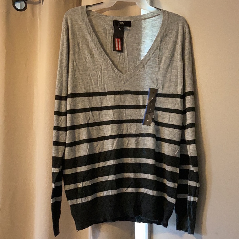 NWT Mossimo v-neck sweater